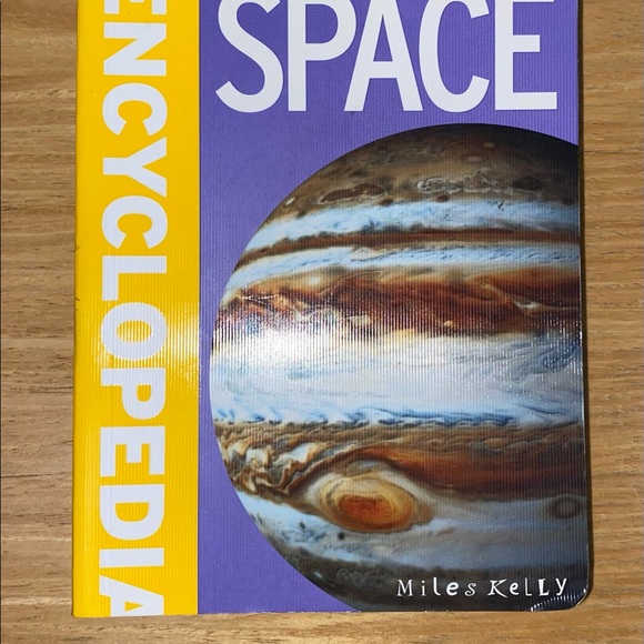 Space: Mini Encyclopedia by Miles Kelly - Picture 7 of 7